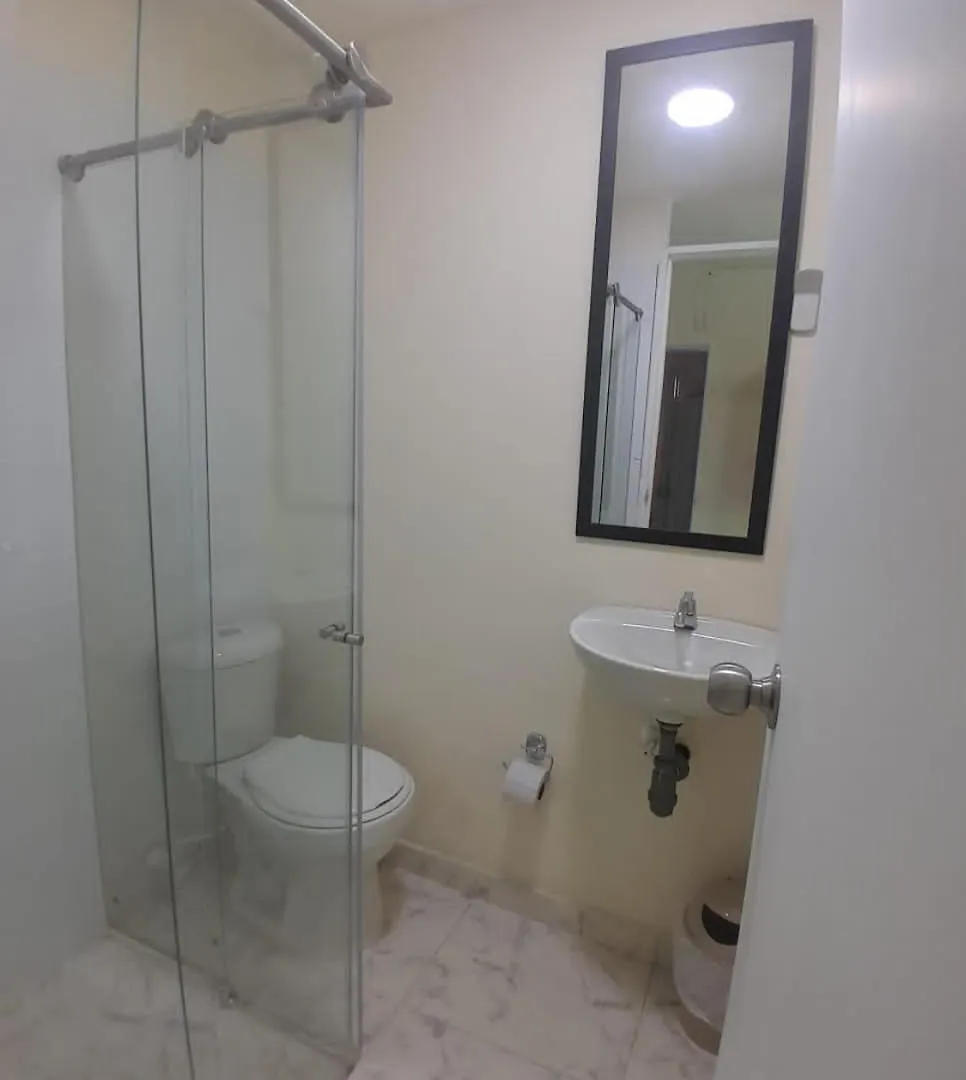 Manila Private Room #1 In Shared Apartment 메딜린 0*,